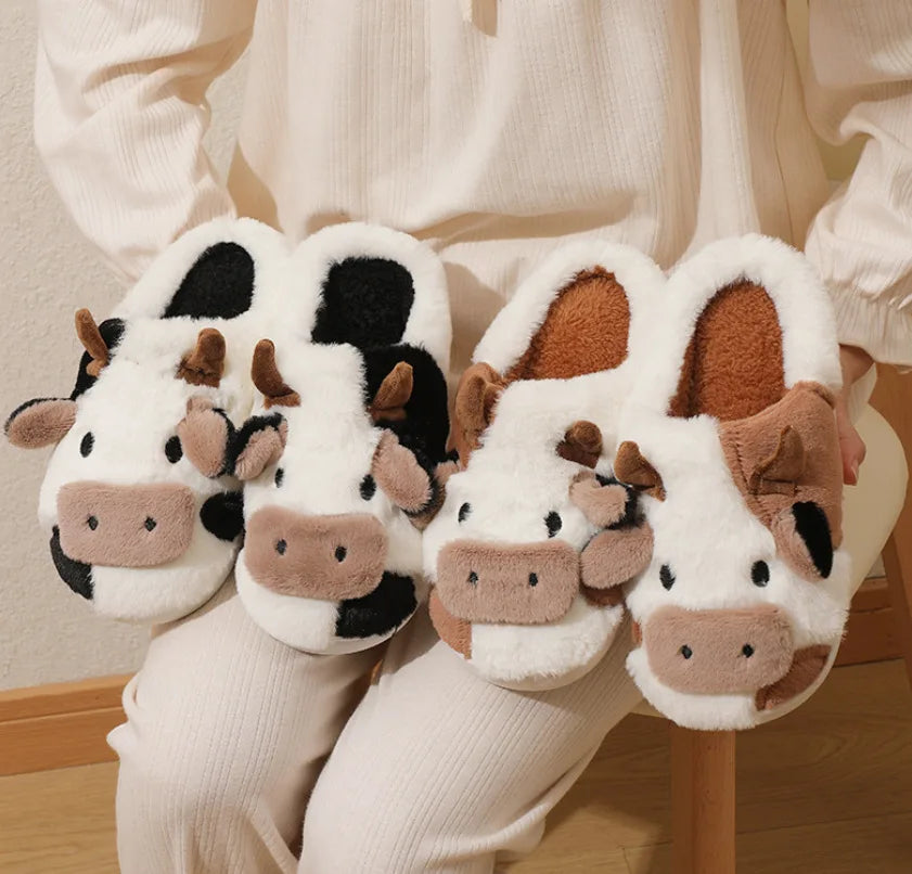 Unisex Kuh Hausschuhe, flauschig & warm, perfekt für gemütliche Wintertage zuhause. Rutschfest für Komfort.