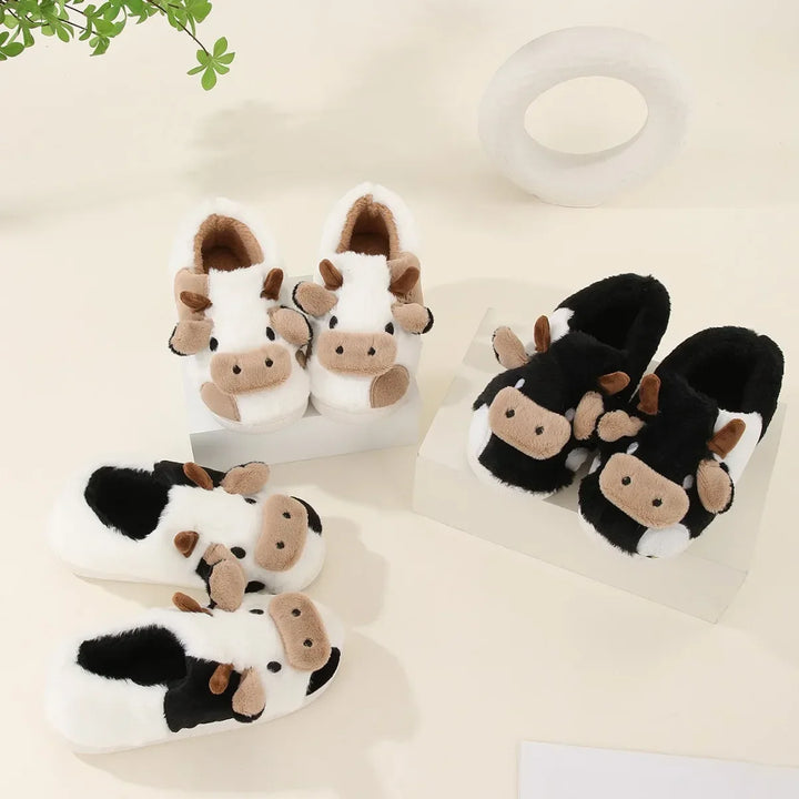 Flauschige Kuh Hausschuhe unisex, mit rutschfester Sohle für Sicherheit & Wärme im Winter, gemütliche Tierpantoffeln.