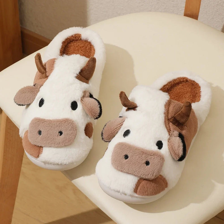 Bequeme Unisex Kuh-Hausschuhe: flauschig, warm & rutschfest. Originelle Geschenkidee für Tierliebhaber und Winter.