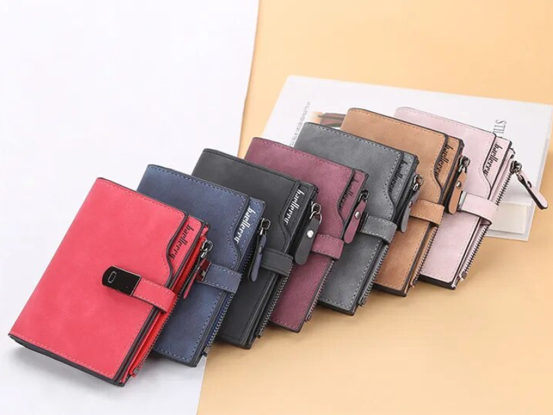 Kompaktes Münzfach Portemonnaie Unisex Dunkelrot, Magnetverschluss, robust und chic.