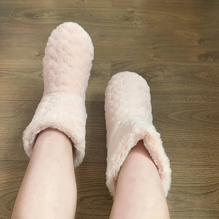 Weiche Plüsch-Kuschelsocken unisex mit warmem Teddyfutter, rutschfest für kalte Wintertage.
