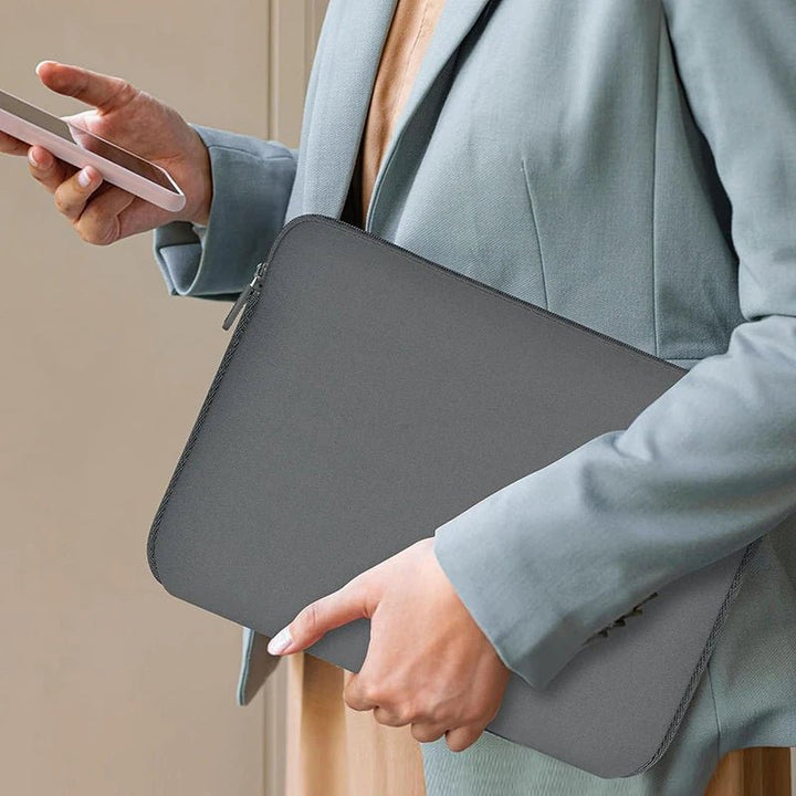 Unisex Laptoptasche mit Tragegriff: Ergonomische Notebookhülle in Grau für komfortablen Transport und Schutz.