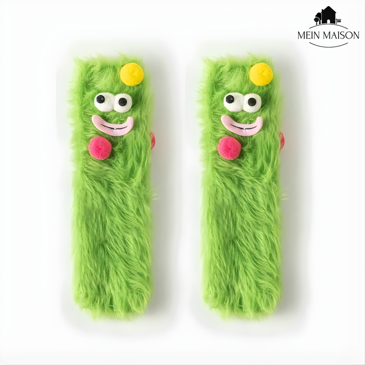 Stapel verschiedener lustiger 3D Socken, Unisex, warm & perfekt als humorvolles Weihnachtsgeschenk.