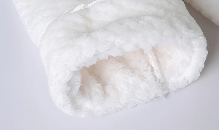 Dunkelgrauer, kuscheliger Unisex Bademantel, extra lang, für gemütliche Stunden und pure Entspannung zu Hause.