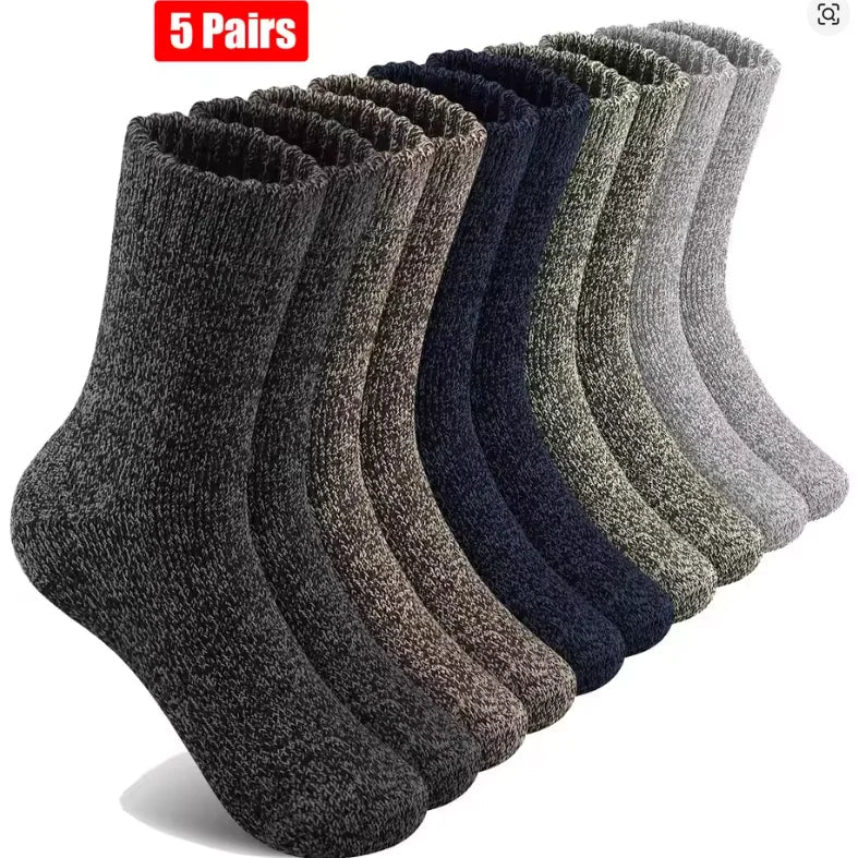 Nahaufnahme von dicken, warmen Unisex Merino-Wollsocken. Ideale Thermosocken für Winter & lange Wanderungen.