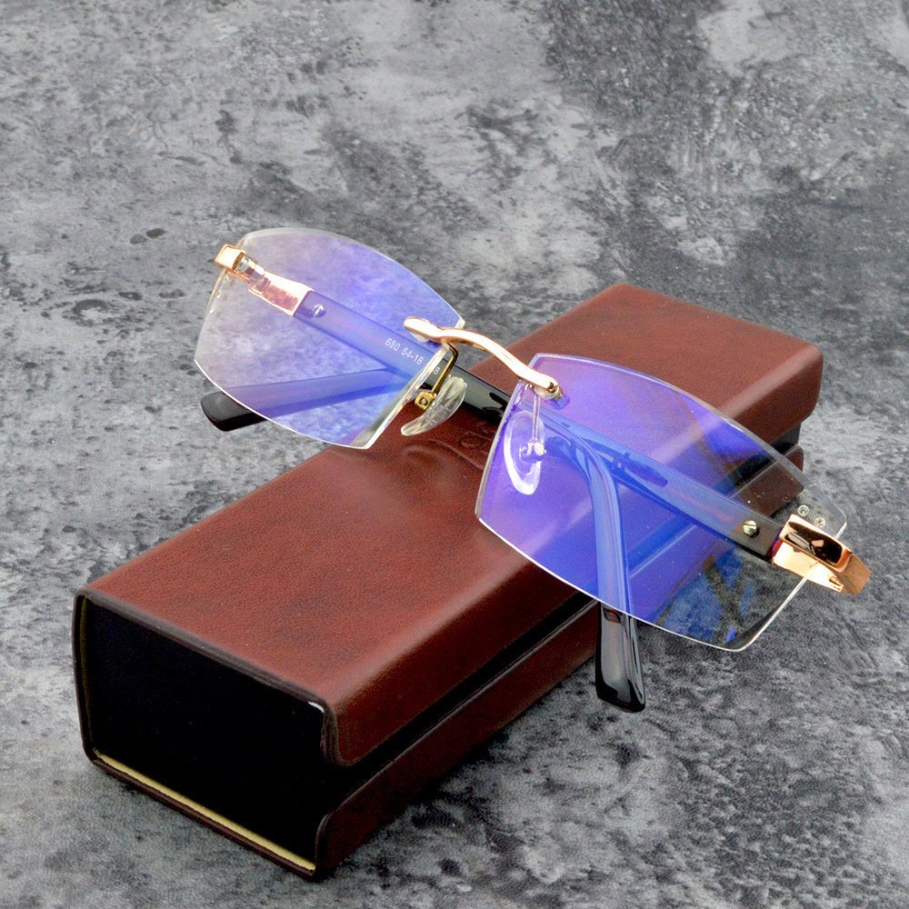 Stylische Unisex Multifokal-Lesebrille (Gold) mit Blaulichtfilter, perfekte Sicht bei Altersweitsichtigkeit.