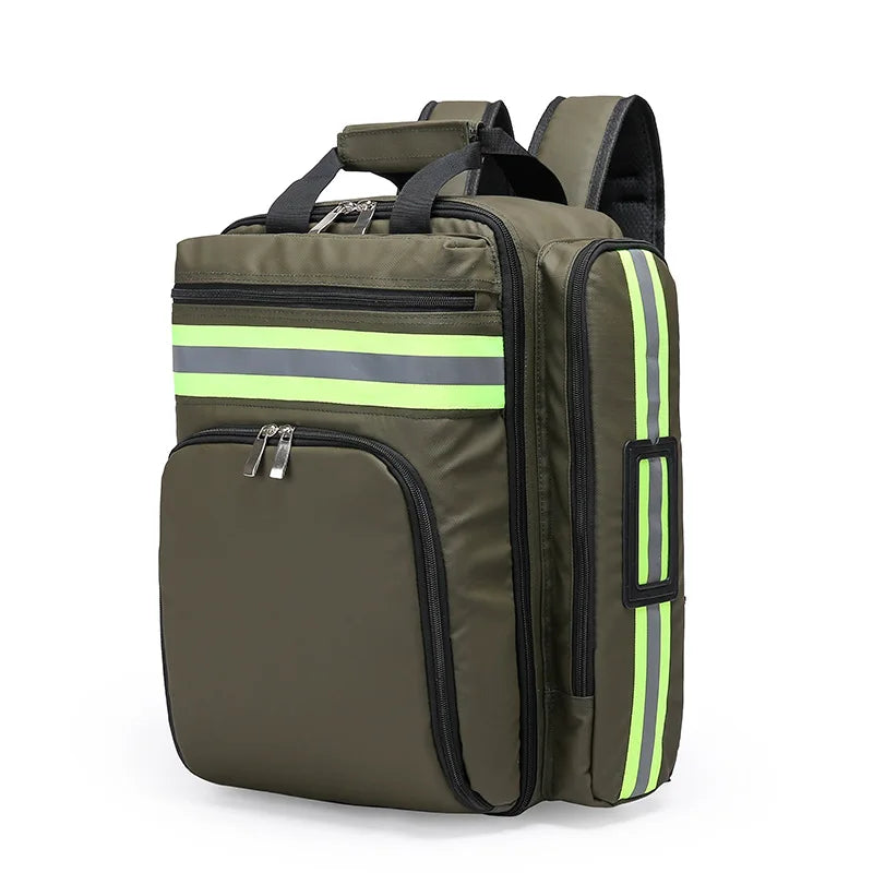 Hochwertiger Survival Rucksack mit reflektierenden Elementen, wasserdicht und langlebig. Essential für Notfallausrüstung.