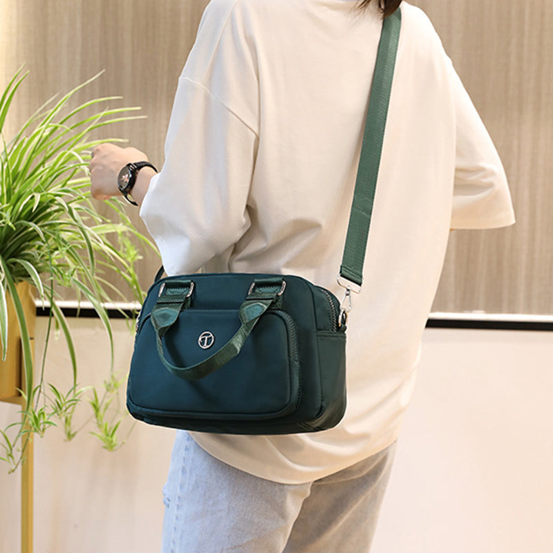 Elegante Segeltuchtasche aus Nylon, groß und robust, für stilvolle Reisen & Pendler.