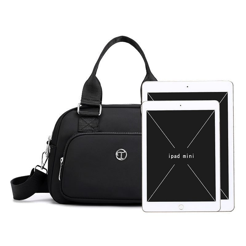 Funktionale Reisetasche aus wasserdichtem Nylon-Segeltuch, ideal für längere Touren & Abenteuer.