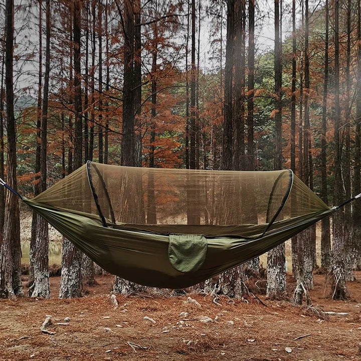 Unisex Outdoor-Hängematte mit integriertem Moskitonetz für Camping, Reisen & Garten; leicht & robust.