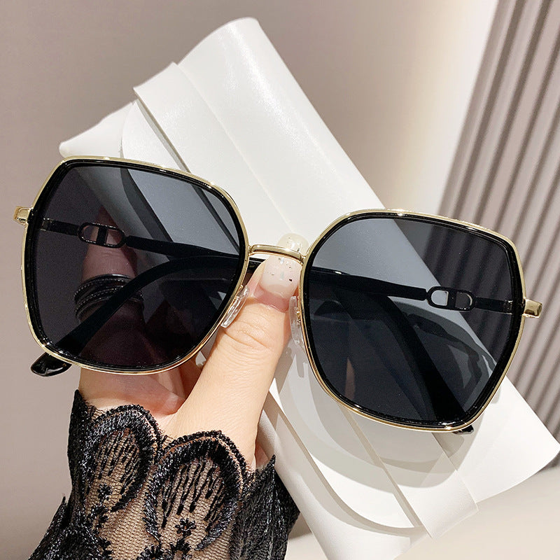 Unisex Oversize Sonnenbrille, polarisiert oder klassisch, mit UV-Schutz. Stilvolles Modeaccessoire für Sommer.