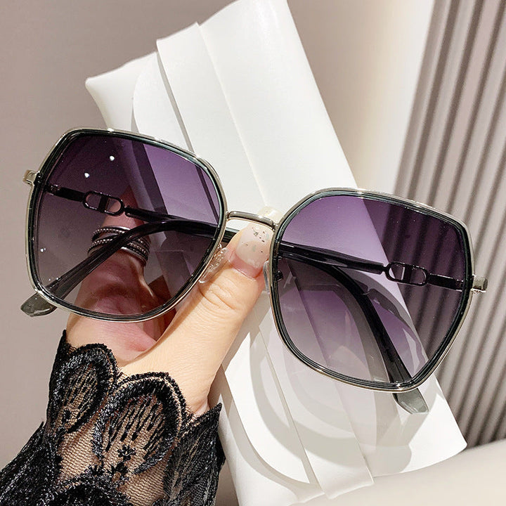 Augenmode: Unisex Sonnenbrille mit großem Rahmen, polarisiert. Bietet UV-Schutz und Blendreduzierung, leicht.