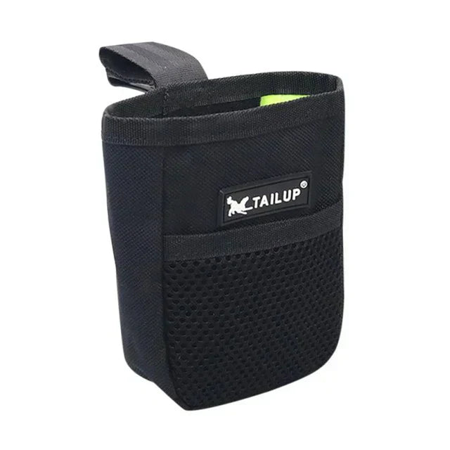 Trainiere Hunde effektiv mit der PawTrainer Hüfttasche, dem idealen Leckerlibeutel & Gassitasche. Unisex Hundezubehör.