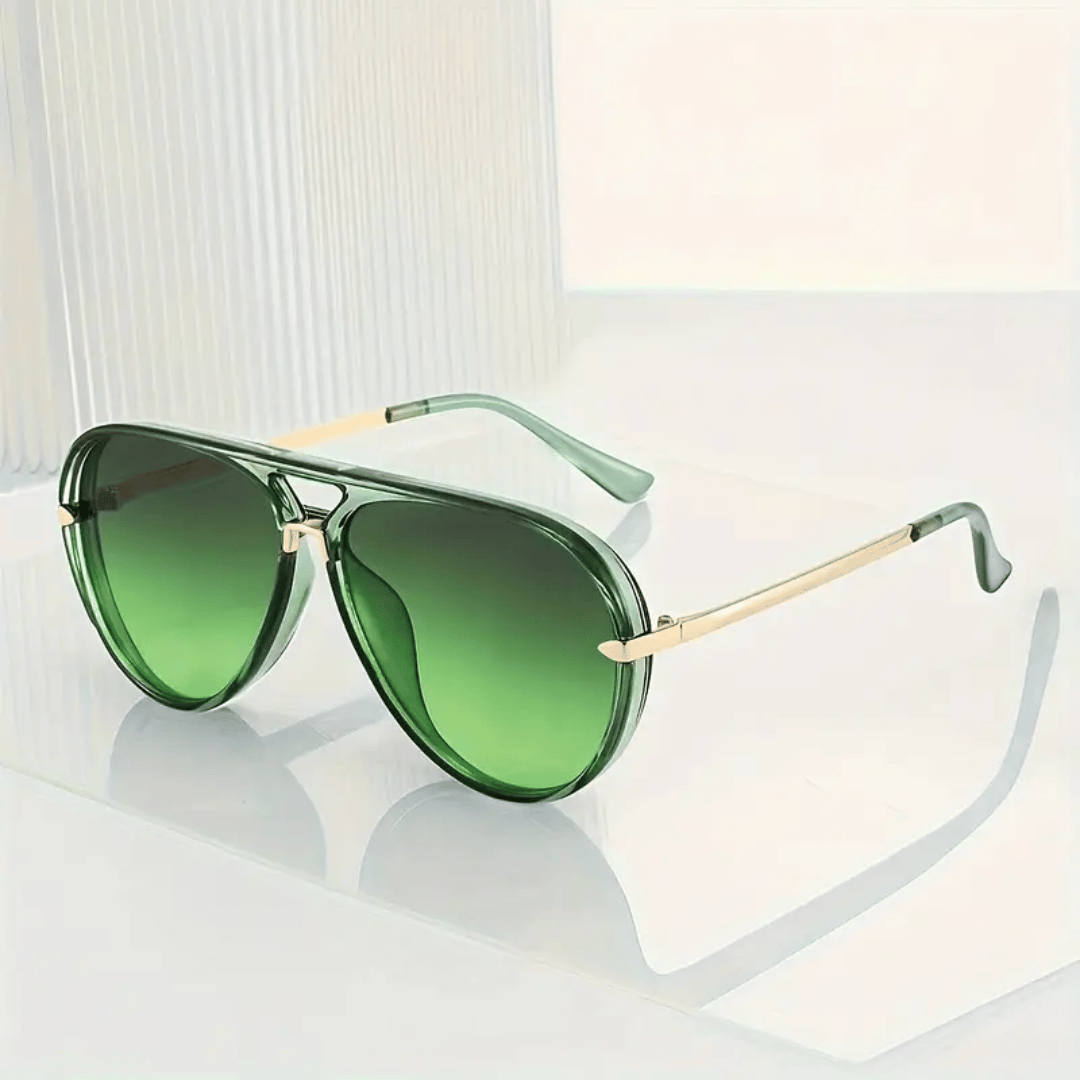 Seitenansicht der Aviator Sonnenbrille, robustes Gestell und UV-Schutz. Ideale Outdoor-Brille.