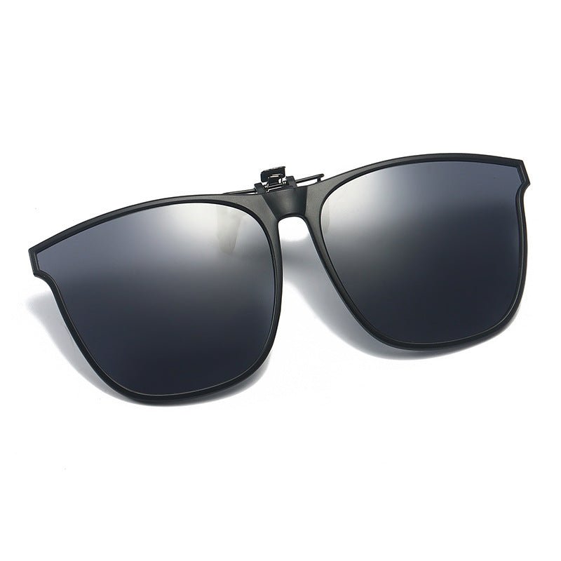 Graue, polarisierte Gläser als Clip-on Sonnenbrille, Brillenaufsatz mit UV-Schutz für blendfreies Autofahren.