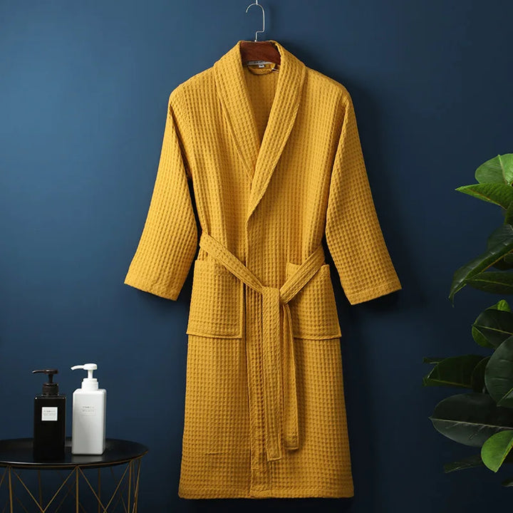 Vielseitiger Unisex Bademantel für Herren & Damen, weich & atmungsaktiv. Komfortabler Morgenmantel mit praktischen Taschen.