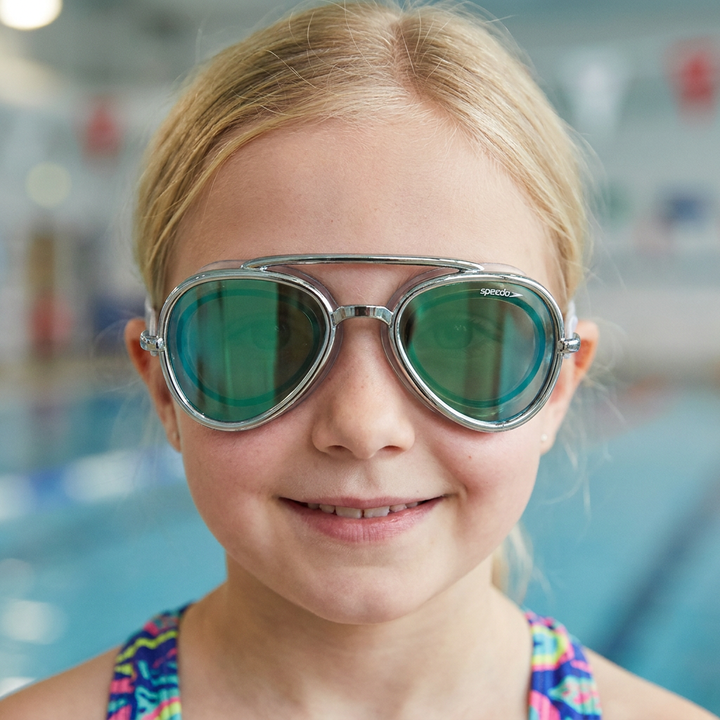Aviator Schwimmbrille für Sommer & Wasseraktivitäten, schützt Augen zuverlässig vor Chlor & Sonne.