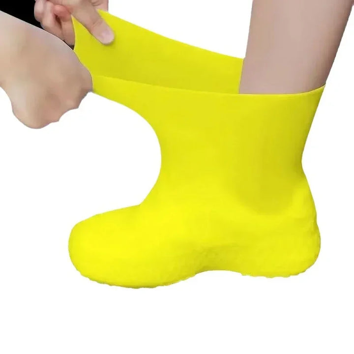 Flexible Silikon-Überschuhe, wiederverwendbar, bieten optimalen Regenschutz für Schuhe.