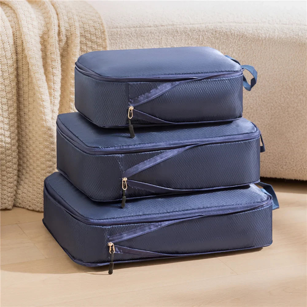 Platzsparende, wasserdichte Nylon-Packtaschen als Teil des 3-in-1 Reise-Organizer Sets für stressfreies Packen.
