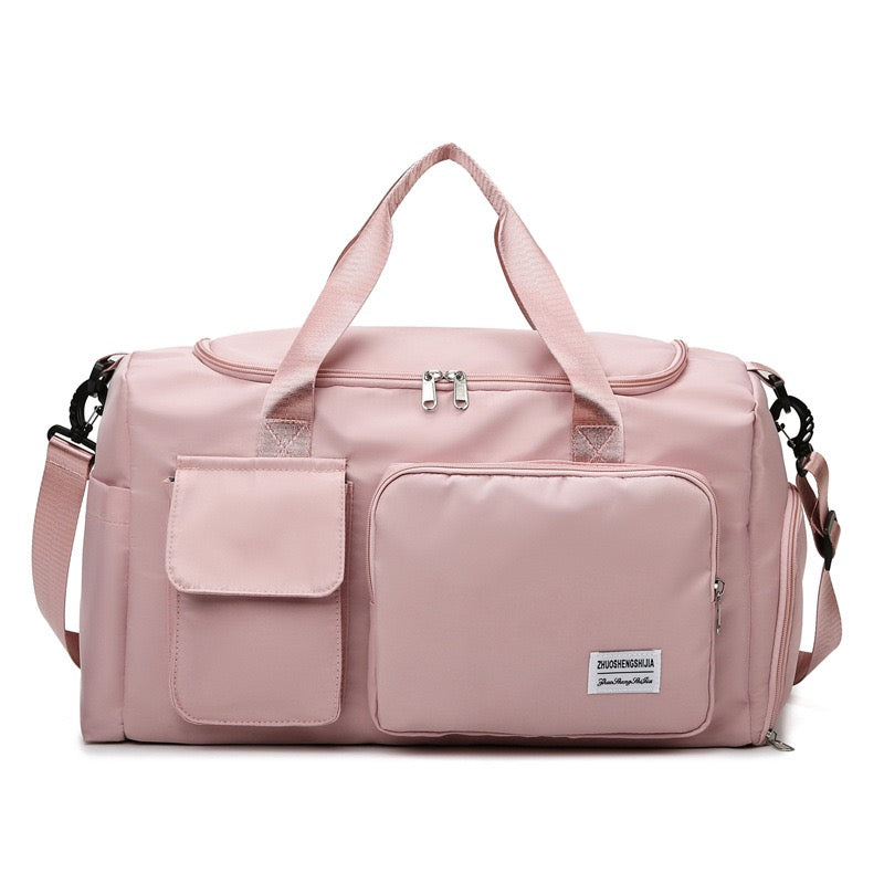Leere Reisetasche mit Schuhfach, zeigt das geräumige Hauptfach & clevere Aufteilung.