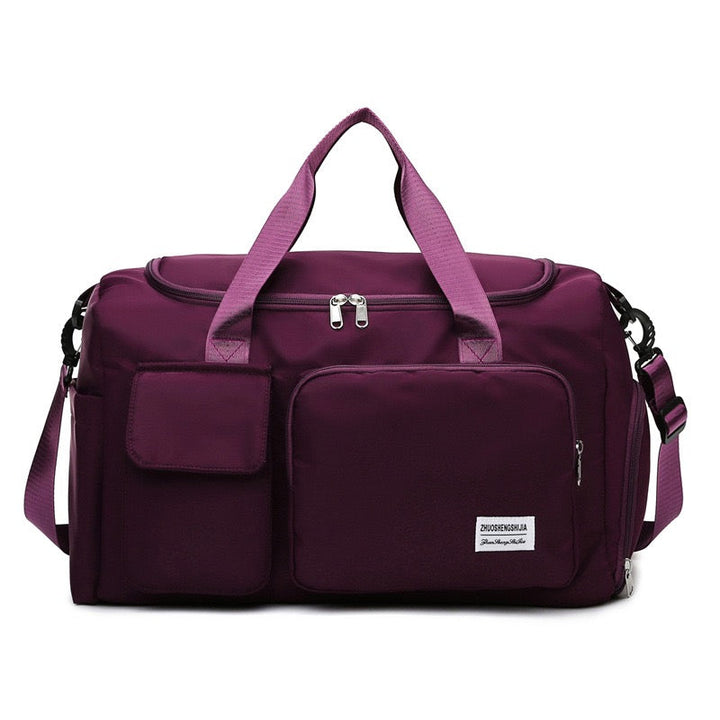 Detailaufnahme der robusten Reißverschlüsse & Griffe der Reisetasche mit Schuhfach.