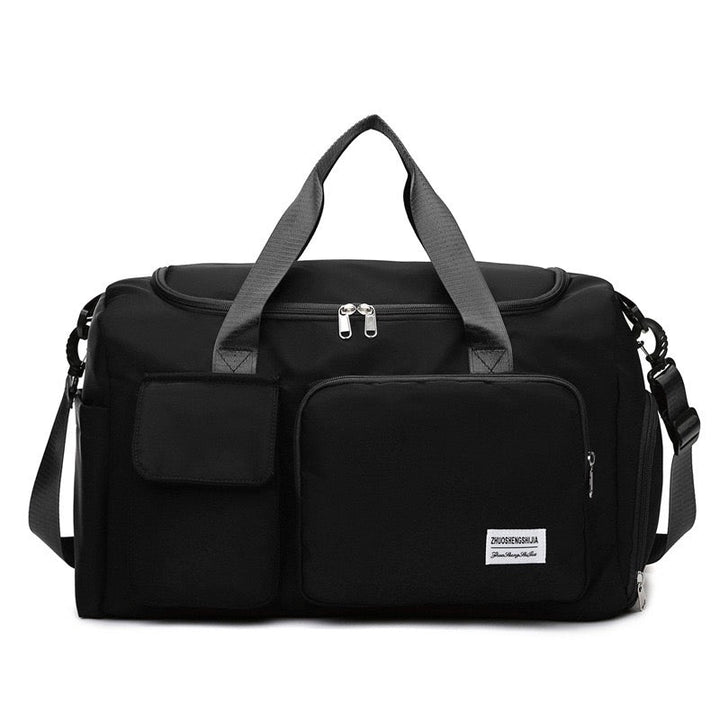 Die Dufflebag mit Schuhfach, auf dem Boden stehend, robust & standfest.
