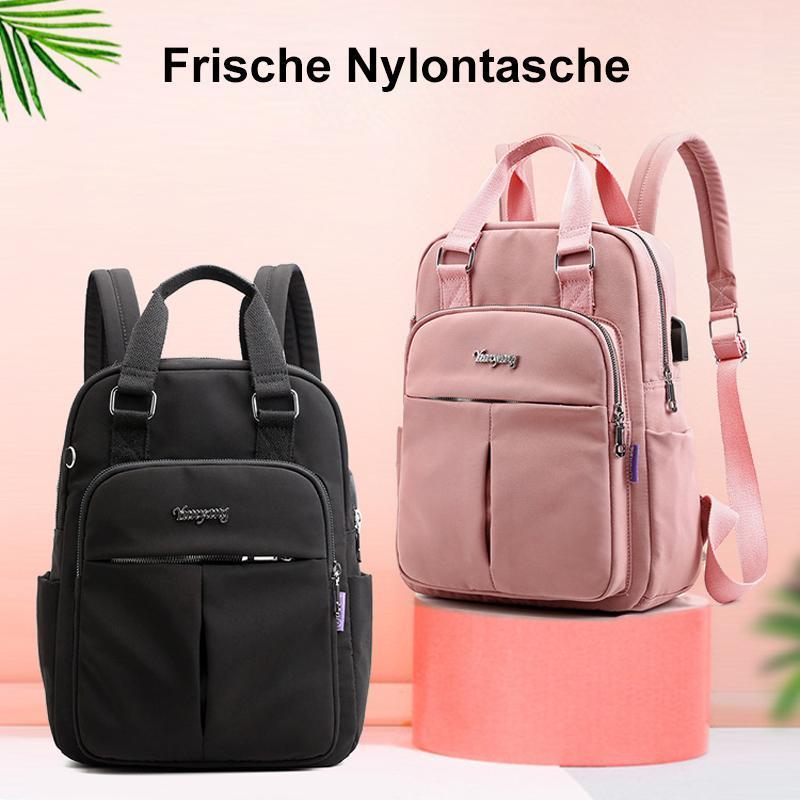 Geräumiger, wasserdichter Reiserucksack mit USB-Ladefunktion für digitale Geräte.