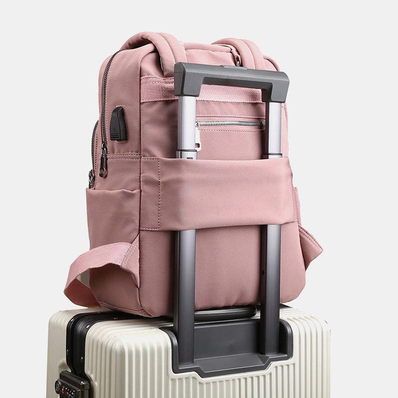 Vielseitiger wasserdichter Reiserucksack, unisex, mit externem USB-Ladeanschluss.