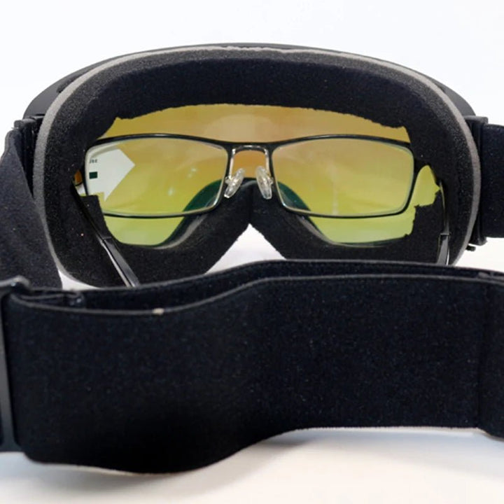 Komfortable Unisex Skibrille, helmfest & bequem. Perfektes Sportzubehör für alle Winterabenteuer.