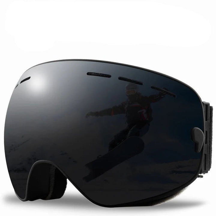 Stylishe Unisex Skibrille für ungetrübte Winterabenteuer. Robust, helmfest & zuverlässig bei Kälte.