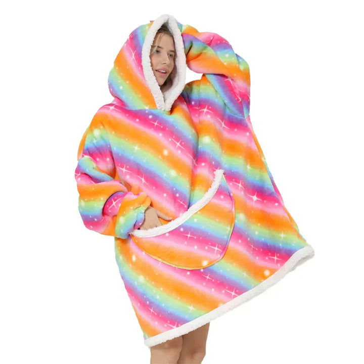 Regenbogen SnugJoy Kapuzendecke: Oversized Kuscheldecke aus Fleece mit Ärmeln & Taschen. Gemütlich für Herbst & Winter.