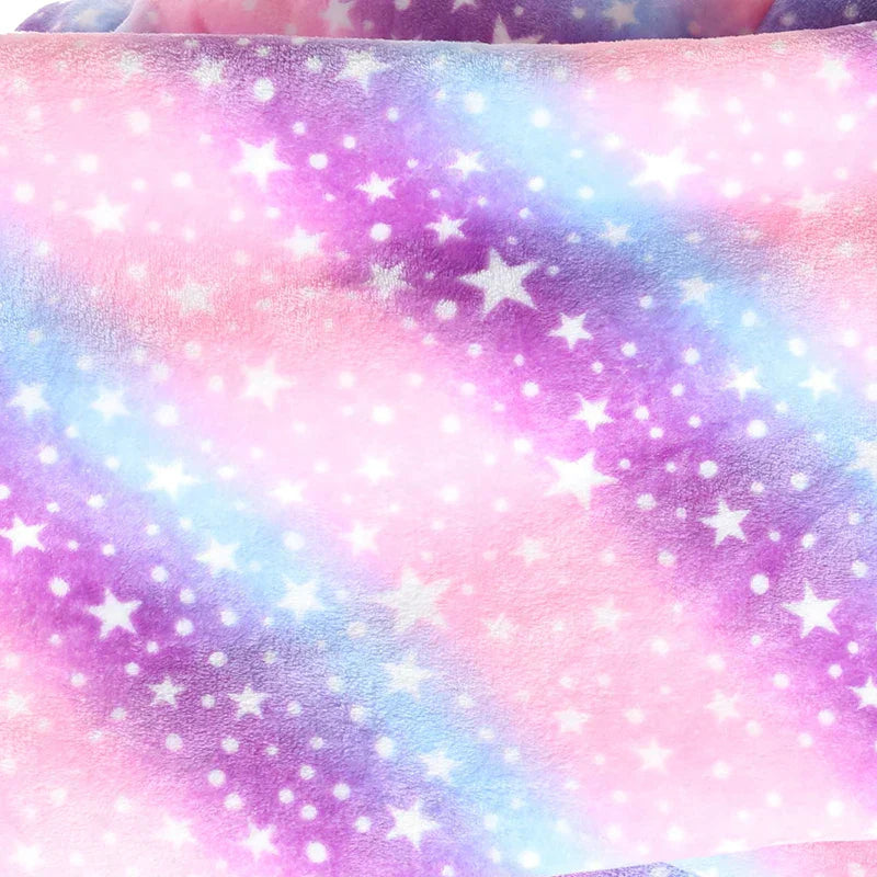 Gemütliche SnugJoy Wärmedecke: Oversized Fleece-Kapuzendecke mit praktischen Taschen. Must-have für Herbst & Winter.
