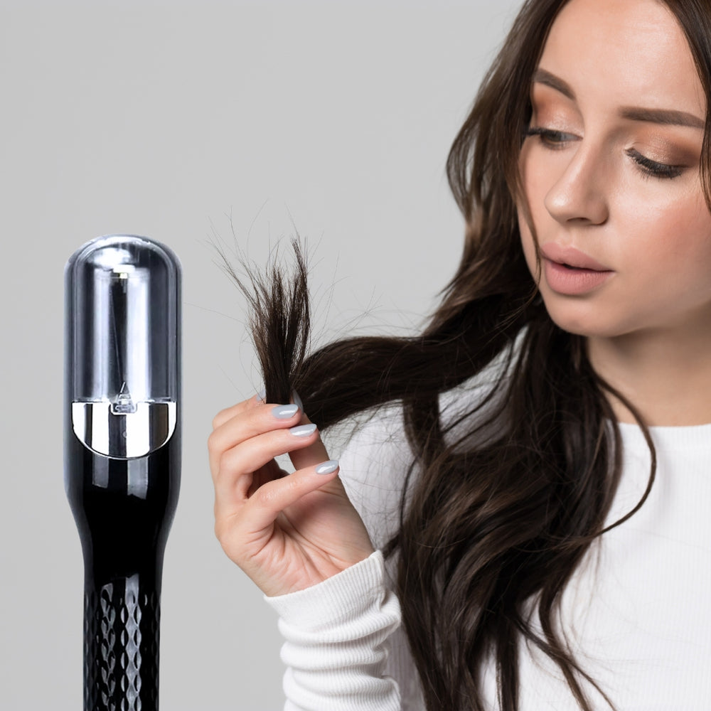 Person benutzt den kabellosen Haarschneider für ein präzises Haarstyling.