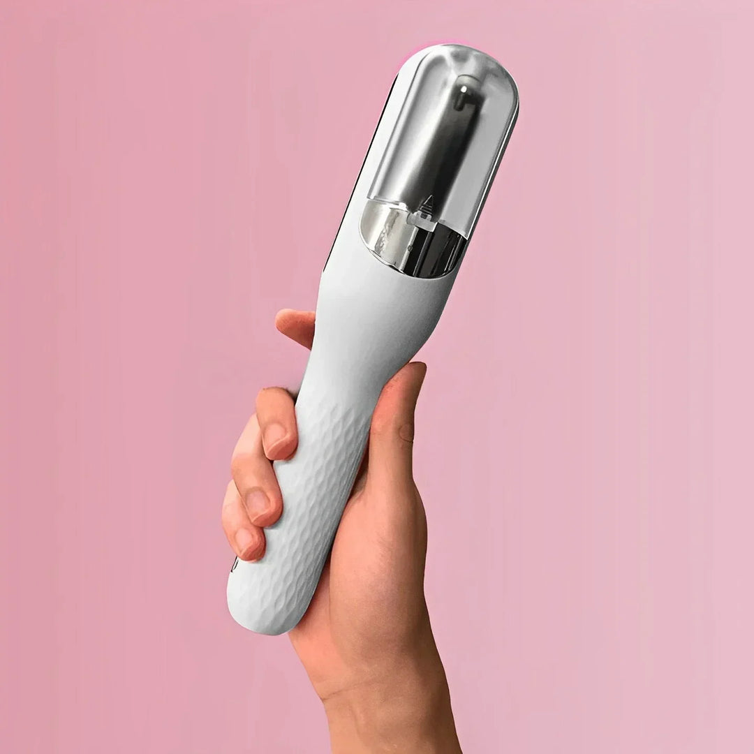 Der ergonomische Splisstrimmer in Weiß, ideal für gesunde und gepflegte Haare.