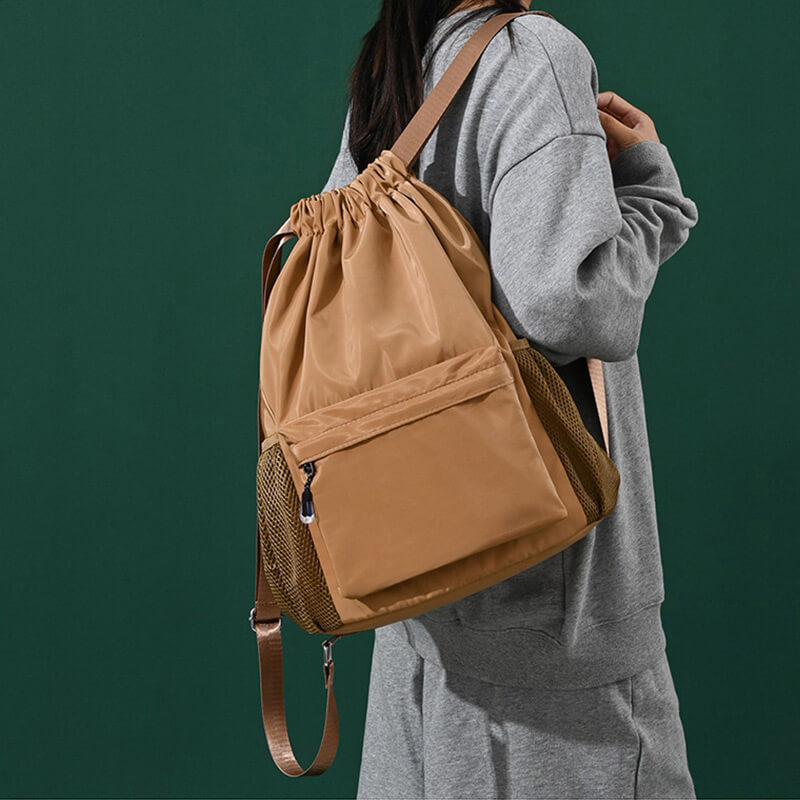 Leichter & praktischer Sportrucksack mit Kordelzug für einfachen Zugriff.