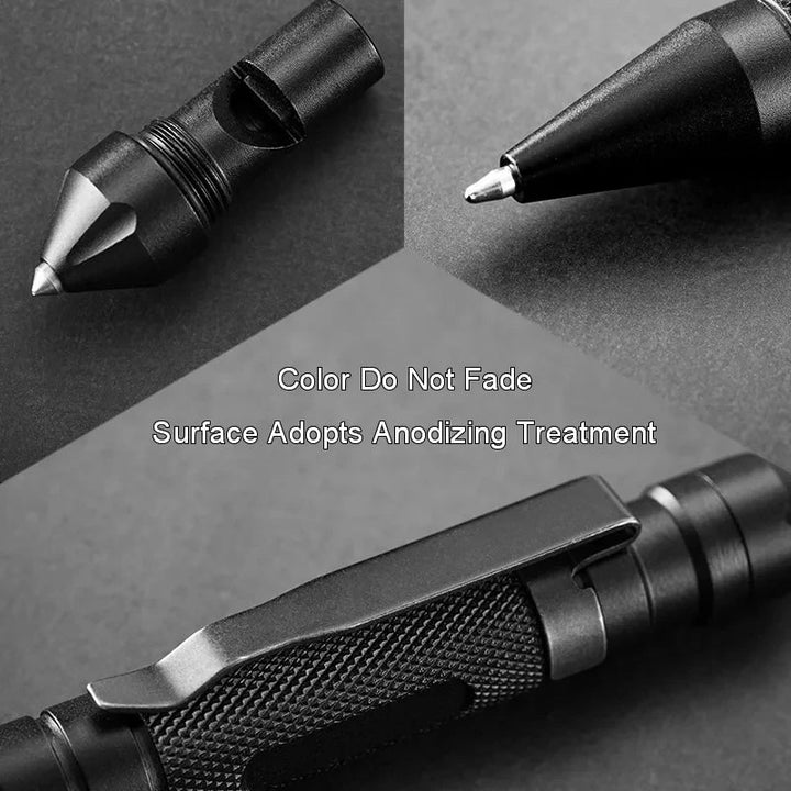 Hand hält den Unisex Taktik-Kugelschreiber, bereit zum Schreiben oder als Notfallstift für Überleben und Outdoor.