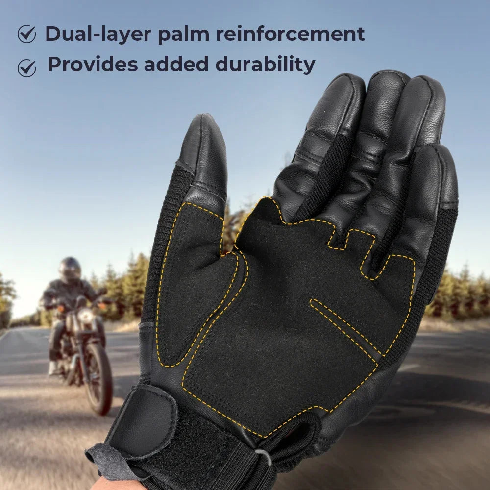 Detailansicht der taktischen Handschuhe: Verstärkte Knöchel und rutschfeste Handflächen für maximale Sicherheit.