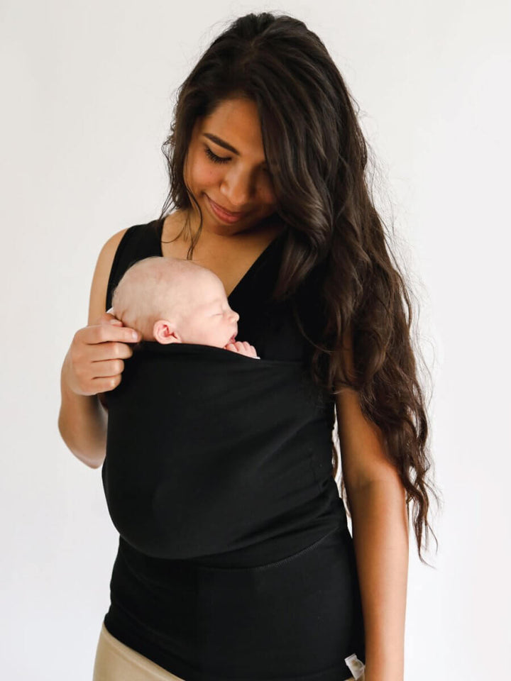 Unisex Tragetuch T-Shirt in Grau, elegant und bequem für Eltern; integrierte Babytrage für Babys.