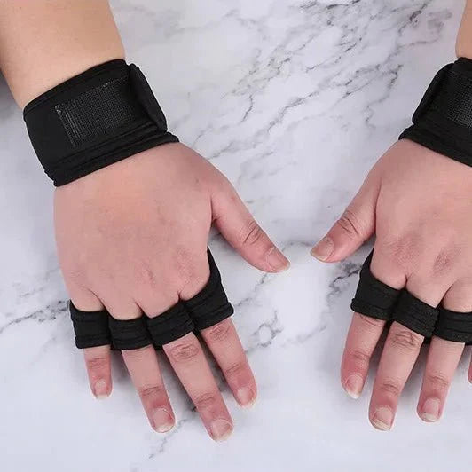 Atmungsaktive Sporthandschuhe mit Handgelenkschutz für intensives Krafttraining. Ideale Fitnesshandschuhe.