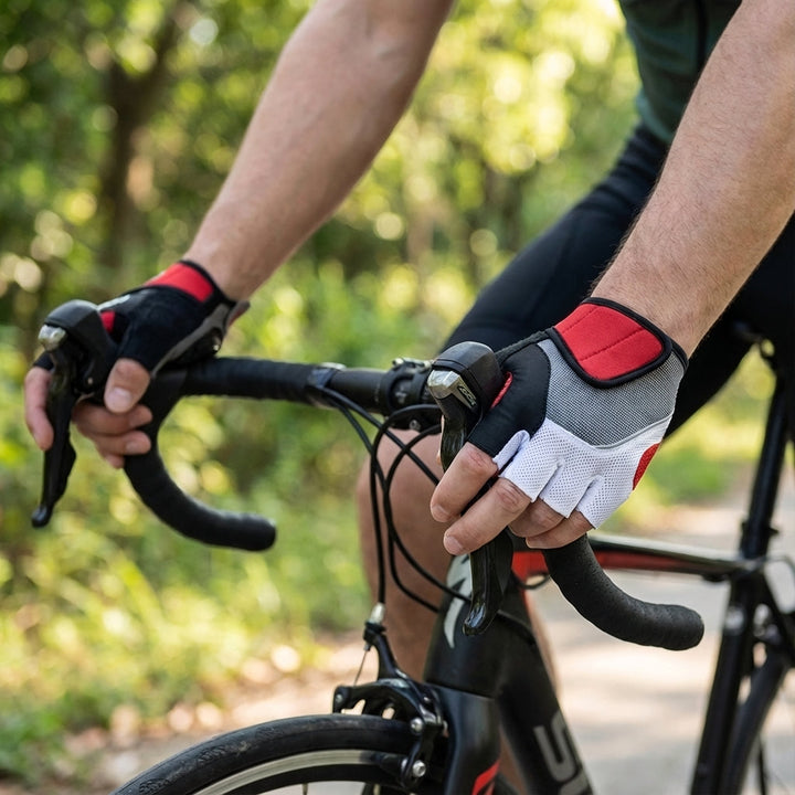 Unisex Trainingshandschuhe mit Gelpolsterung für hohen Fahrkomfort & optimalen Grip. Atmungsaktives Mesh.