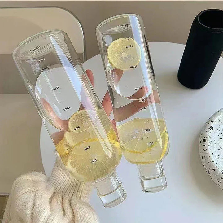 Praktische Hydrationsflasche mit Zeitmarkierung, robust & wiederverwendbar für den Alltag.