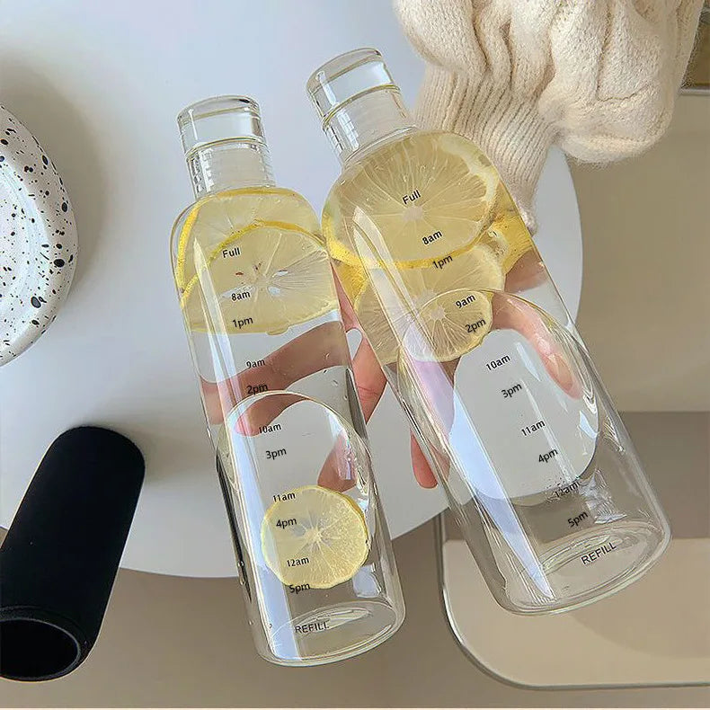 Unisex Trinkflasche mit Zeitmarkierung & Volumenanzeige, perfekt für die tägliche Wasserzufuhr.