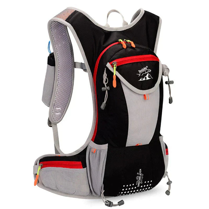 Hochwertiger, leichter Outdoor-Rucksack mit integriertem Trinksystem, wasserdicht & langlebig.