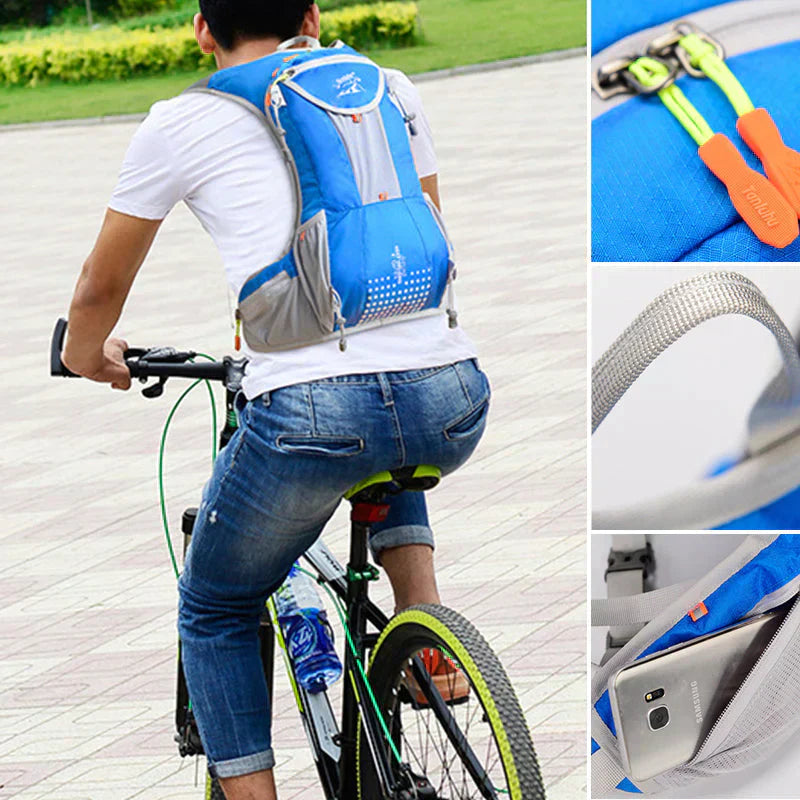 Leichter, wasserdichter Trekkingrucksack für Damen & Herren mit integriertem Hydrationssystem & Trinkblase.