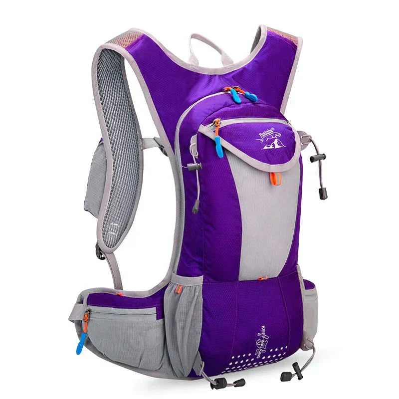 AquaPack Trekkingrucksack, wasserdicht & strapazierfähig, mit Hydrationssystem für lange Touren.