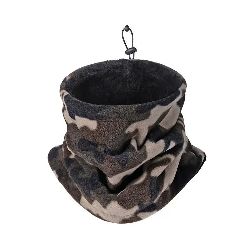 Atmungsaktiver, warmer Nackenschutz mit Tarnmuster für Outdoor-Aktivitäten und Winterwandern.