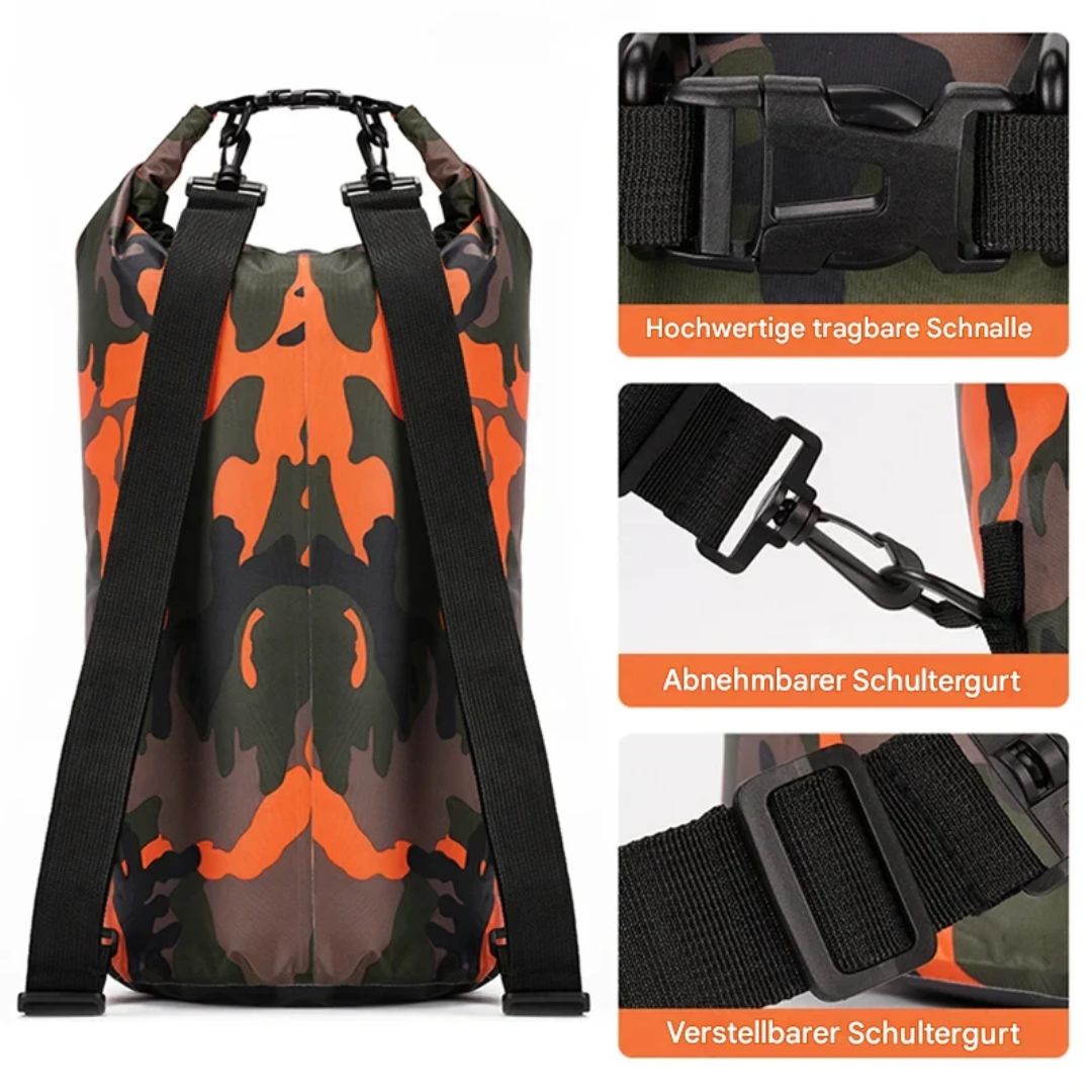 Wanderer mit unisex Outdoor Rucksack im Wald. Wasserdichtes Design schützt Inhalt beim Wandern.