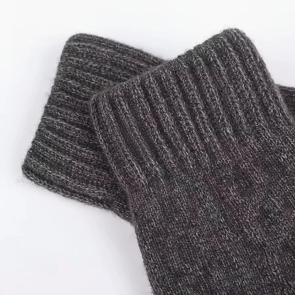 Robuste Outdoor Winterhandschuhe, wind- und kälteabweisend, ideal für Sport und Smartphone-Nutzung im Winter.