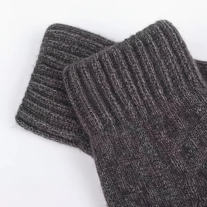 Robuste Outdoor Winterhandschuhe, wind- und kälteabweisend, ideal für Sport und Smartphone-Nutzung im Winter.
