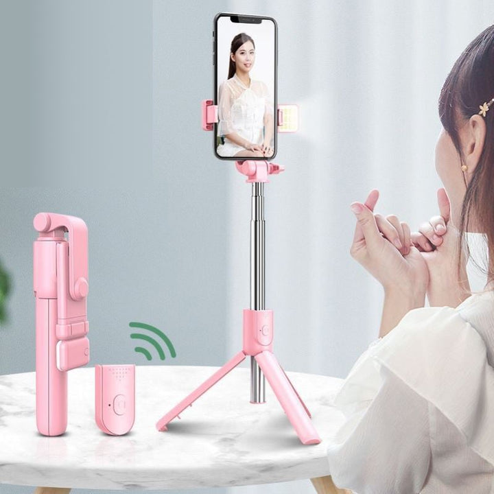 Perfekter Begleiter für Vlogger: Bluetooth Selfie Stick, Stativ & LED-Licht für klare Bilder.